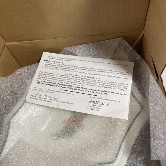 Pfaltzgraff Christmas Heritage Holly Bowl Cloche w/ Original Box EUC - Picture 5 of 5